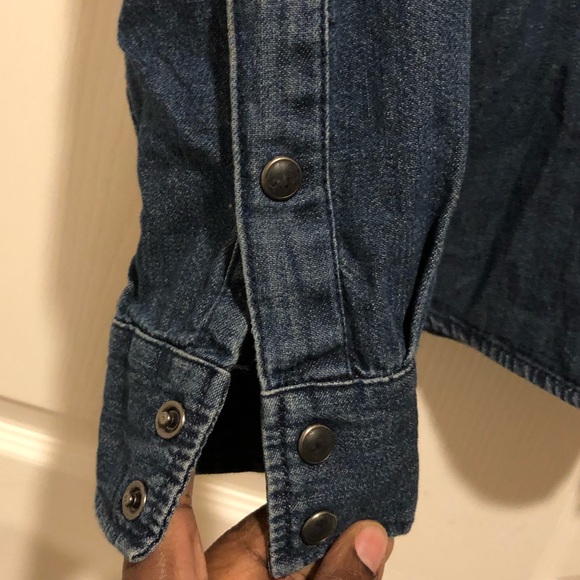 GAP denim snap front long sleeve collared shirt - Picture 4 of 6
